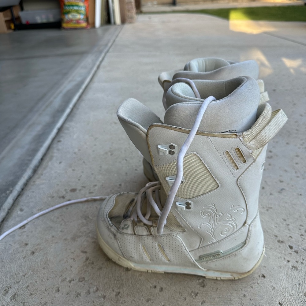 Orion London White Winter Boots